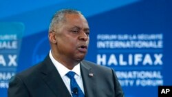 美国国防部长奥斯汀在哈利法克斯举行的哈利法克斯国际安全论坛上发表演讲。