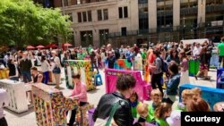 Acara "Sing for Hope Pianos" di Fosun Plaza, Lower Manhattan, New York, Juni 2024. (Courtesy: singforhope.org)