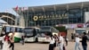 Địa điểm Hội chợ Xuất nhập khẩu tại Quảng Châu, Trung Quốc. Xuất khẩu của Trung Quốc đã tăng lên nhanh hơn trong tháng 12/2023 nhưng áp lực giảm phát vẫn tồn tại. 