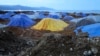 Stok bijih nikel menunggu pengiriman di pelabuhan kawasan pertambangan nikel di Sulawesi Tengah 8 Juli 2012, sebagai ilustrasi. (Foto: Reuters/Fergus Jensen)
