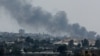 Asap mengepul setelah serangan Israel selama operasi militer Israel di Rafah, seperti yang terlihat dari Khan Younis, di Jalur Gaza selatan, 28 Mei 2024. (REUTERS/Mohammed Salem)