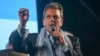 Sergio Massa, Menteri Perekonomian Argentina sekaligus kandidat presiden negara itu, berbicara dari markas tim pemenangannya di Buenos Aires, Argentina, pada 22 Oktober 2023. (Foto: AP/Mario De Fina)
