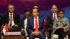 အင်ဒိုနီးရှားနိုင်ငံ ဂျာကာတာမြို့တော်မှာကျင်းပတဲ့ ၄၃ ကြိမ်မြောက် အရှေ့တောင်အာရှနိုင်ငံများအသင်း အာဆီယံရဲ့ အစည်းအဝေးအတွင်း အင်ဒိုသမ္မတ ဂျိုကိုဝီဒိုဒိုကိုတွေ့ရစဉ် (စက်တင်ဘာ ၅၊ ၂၀၂၃)
