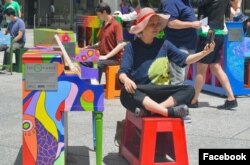 Warga dapat memainkan piano berwarna-warni dalam acara 'The Sing for Hope Pianos" di Fosun Plaza, Lower Manhattan, New York, dari tanggal 11 hingga 30 Juni 2024. (Facebook/sing4hope)