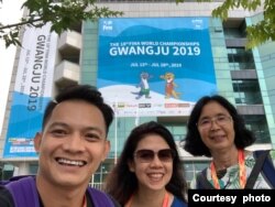 Nanik Juliati Soewadji (paling kanan) pada kejuaraan renang 2019 di Gwangju, Korsel (dok. pribadi).