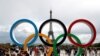 FILE - Logo Olimpiade Paris 2024 di dekat Menara Eiffel di Paris, Prancis.