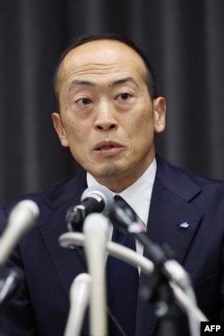 Presiden Kobayashi Pharmaceutical Co. Akihiro Kobayashi menjawab pertanyaan selama konferensi pers di Osaka, 29 Maret 2024. (JIJI Press / AFP)