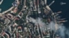 Gambar satelit menunjukkan asap mengepul dari markas besar Angkatan Laut Rusia pasca serangan rudal Ukraina di Sevastopol, Krimea, 22 September 2023. 