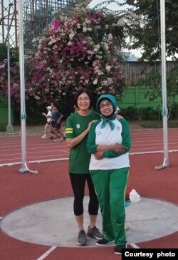 Nanik Juliati Soewadji bersama Niniek Koesni Rahadjeng (dok. pribadi).
