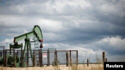 Pompa minyak milik Vermilion Energy di Trigueres, Prancis, 14 Juni 2024. (REUTERS/Benoit Tessier)