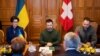 Presiden Ukraina Volodymyr Zelenskiy, Dubes Ukraina untuk Swiss Iryna Venediktova, dan Kepala Kantor Kepresidenan Ukraina bertemu Presiden Dewan Nasional Swiss Eric Nussbaumer dan Presiden Dewan Negara Eva Herzog, di Bern, Swiss, 15 Januari 2024. (Foto: Pool via REUTERS)