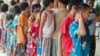 ယခင်မှတ်တမ်းရုပ်ပုံ | စစ်ကိုင်းတိုင်း ဆားလင်းကြီးမြို့နယ်အတွင်းက အလှူတခုမှာတန်းစီနေတဲ့ စစ်ဘေးရှောင်ကလေးငယ်များ