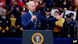 Фото: Президент США Джо БАйден виступає в університеті Вілкс в Пенсильванії, 30. серпня 2022 року
