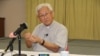 香港荣机主教陈日君2018年9月26日接受媒体采访时回答问题 (美国之音记者申华 拍摄) 