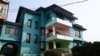 কাশ্মীরের ভারতীয় অংশে শ্রীনগর শহরের বারজুল্লা আবাসিক এলাকার বুল-বুল বাগে অবস্থিত দোতলা এই বাড়িটি জেলা ম্যাজিস্ট্রেট সিল করার নির্দেশ দেওয়ার পর খবরের শিরোনাম হয়েছিল। (ওয়াসিম নবী/ভিওএ)