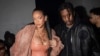 Foto Achiv: Rihanna, a goch, ak ASAP Rocky nan defile mod Off-White pou sezon Otonn/Ive 2022-2023 a nan Paris, 28 Fevriye 2022. 