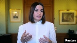 Білоруська опозиціонерка у вигнанні Світлана Тихановська під час розмови з Reuters у Парижі