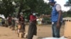 Metuge: Campo de deslocados do centro agrário de Napala. Distribuição de alimentos por PMA a deslocados da insurgência em Cabo Delgado. (Março 2021, arquivo)