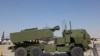 Архівне фото: система залпового вогню HIMARS, виставка зброї, 2021 рік, Дубаї. В США оголосили про поставку 4 таких ракетних систем Україні до кінця місяця (Photo Джузеппе Какаче / AFP) 
