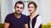 Nigar Nəsiri (sağda) həyat yoldaşı Sina Şəhri ilə birlikdə