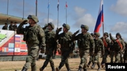 Архівне фото: російські військові на навчаннях "Восток 2022", серпень 2022 року. (Russian Defense Ministry/Handout)