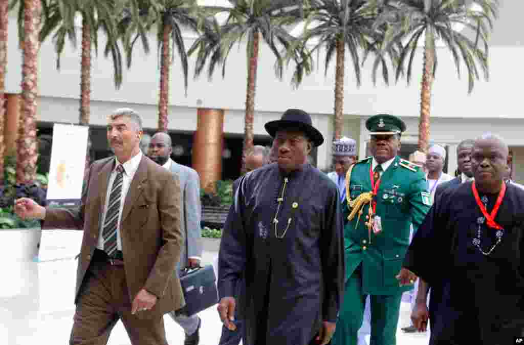 Nigerian president Goodluck Jonathan, surrounded by security and members of his delegation at the 12th summit of the OIC, February 6, 2013.