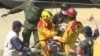 2016年2月8日台灣救援人員在台南地震現場搜救倖存者。