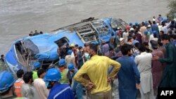 Bus crash in Pakistan
