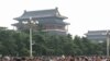 涌向天安门广场的人潮