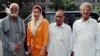 رسول بخش پلیجو (بائیں جانب) کی یکم اگست 1998ء کو کراچی پریس کلب میں لی گئی ایک تصویر جس میں وہ سابق وزیرِ اعظم بے نظیر بھٹو اور بزرگ سیاست دان اجمل خٹک کے ہمراہ پریس کانفرنس کے لیے آرہے ہیں۔