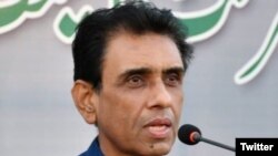 ایم کیو ایم کے راہنما ڈاکٹر مقبول صدیقی 