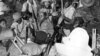 Soldados do MPLA comemoram independência de Angola, 11 de Novembro de 1975
