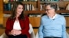 រូបឯកសារ៖ អ្នកស្រី Melinda Gates និង​លោក Bill Gates ញញឹម​ដាក់គ្នា​ទៅវិញ​ទៅមក​ក្នុងពេល​សម្ភាសន៍​មួយ នៅ​រដ្ឋវ៉ាស៊ីនតោន កាលពី​ថ្ងៃទី១ ខែកុម្ភៈ ឆ្នាំ២០១៩។