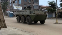 Carro blindado no bairro de Kaloum Armoured, em Conacri