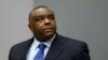 Jean-Pierre Bemba fait son entrée dans la salle d’audience de la Cour pénale internationale avant le rendu de la sentence suite à son procès, à La Haye, 21 juin 2016. (AP Photo/Michael Kooren, Pool)
