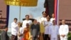 រូបឯកសារ៖ ព្រះករុណាព្រះបុរមនាថ នរោត្តម សីហមុនី ព្រះមហាក្សត្រកម្ពុជានិងលោកនាយករដ្ឋមន្រ្តីកម្ពុជា ហ៊ុន សែន និងមន្រ្តីជាន់ខ្ពស់ក្នុងឱកាសប្រារព្ធខួបលើកទី៦៣ឆ្នាំ នៃទិវាបុណ្យឯករាជ្យជាតិ នៅថ្ងៃពុធ ទី០៩ ខែវិច្ឆិកា ឆ្នាំ២០១៦ រាជធានីភ្នំពេញ។ (ឡេង ឡែន/VOA)