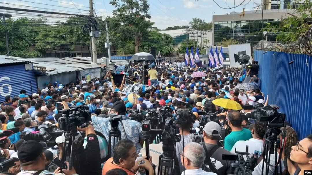 El presidente de El Salvador, Nayib Bukele, realizó una visita a la Asamblea Naciona el sábado 9 de febrero de 2020.
