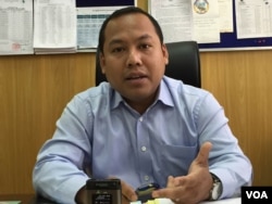 រូបឯកសារ៖ លោក ឡុង ឌីម៉ង់ ផ្តល់​បទសម្ភាសន៍​ជាមួយ​ VOA នៅរាជធានីភ្នំពេញ។ (ផន បុប្ផា/VOA​)