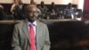 Rafael Marques no Tribunal de Luanda (Foto de Arquivo)