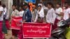 သံလွင်-ချောင်းဆုံတံတား ဒေသခံများ ဆန့်ကျင်ကန့်ကွက်ဆန္ဒပြနေ (ဓါတ်ပုံ- ဦးအောင်သူငြိမ်း)