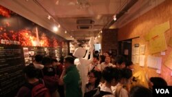 闭馆当天有1900人前往参观 (美国之音黎堡)