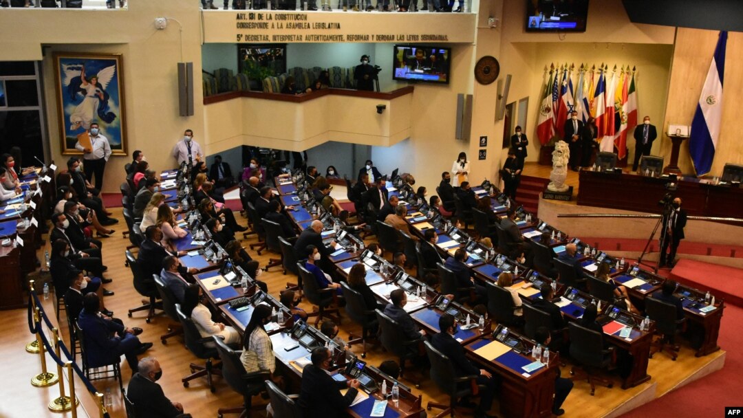 Inauguración de la nueva Asamblea Legislativa de El Salvador, con mayoría de miembros del partido gobernante Nuevas Ideas, en San Salvador, el 1 de mayo de 2021.