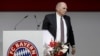 Le président du Bayern Uli Hoeness en train de quitter le podium après un discours à la réunion générale annuelle de Bayern Munich en Allemagne, le 25 novembre 2015.