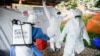 Ma'aikatan kiwon lafiya a lokacin da suke bitar yadda ake kula da masu fama da cutar Ebola a Uganda a shekarar 2018
