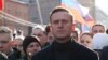 រូបឯកសារ៖ លោក Alexei Navalny មេដឹកនាំ​បក្ស​ប្រឆាំង​នៅ​រុស្សី ចូលរួម​ក្នុង​ពិធី​ជួបជុំ​គ្នា​មួយ​ដើម្បី​រំឭកខួប​ទី ៥ នៃ​​ឃាតកម្ម​សម្លាប់​លោក Boris Nemtsov ដែល​ជា​អ្នក​នយោបាយ​បក្ស​ប្រឆាំង នៅ​ទីក្រុង​មូស្គូ ប្រទេស​រុស្ស៊ី។