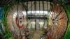 Фото: магніти колайдера CERN поблизу Женеви, Швейцарія, 2007 рік REUTERS/Деніс Балібус (FRANCE) 