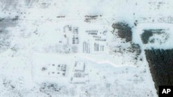 Фото: супутниковий знімок від Planet Labs PBC на якому видно російські танки в Погоново, Росія
