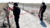 Policías acordonan la entrada del "Rancho Izaguirre", en Teuchitlán, México, donde se encontraron al menos 3 crematorios de restos humanos, el 10 de marzo de 2025.