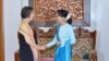 ကုလသမဂ္ဂရဲ့ မြန်မာနိုင်ငံဆိုင်ရာအထူးကိုယ်စားလှယ်ဒေါက်တာယန်ဟီးလီ နဲ့ ဒေါ်အောင်ဆန်းစုကြည် 