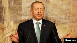 Turkey's Prime Minister Tayyip Erdogan at news conference after meeting with Japanese Prime Minister Shinzo Abe, Istanbul, Oct. 29, 2013.